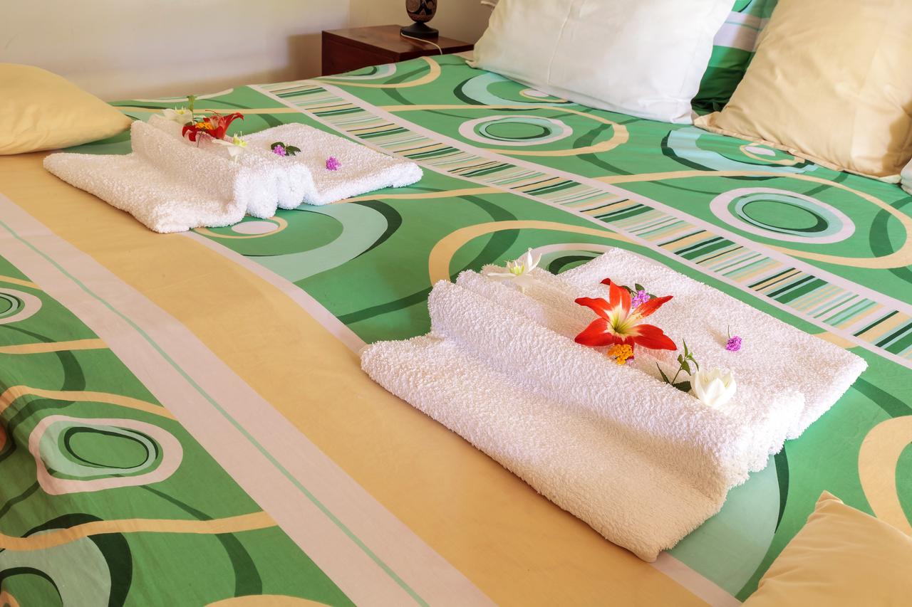 Airport Guesthouse Entebbe Esterno foto