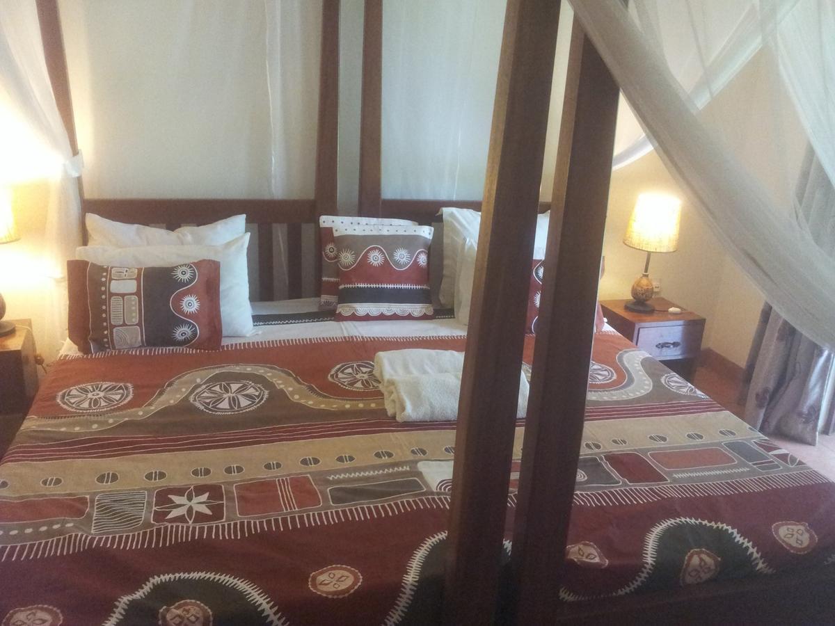 Airport Guesthouse Entebbe Esterno foto