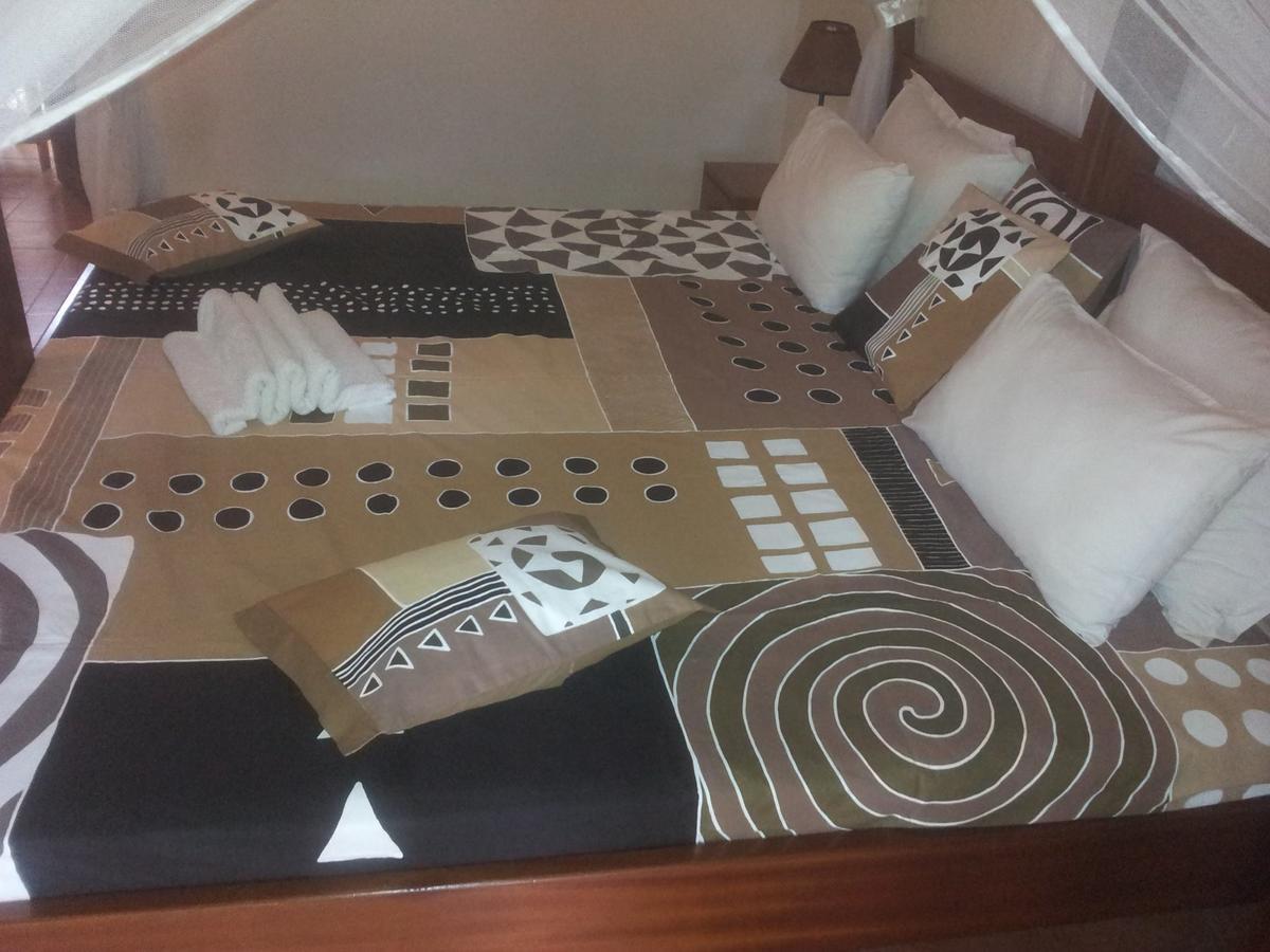 Airport Guesthouse Entebbe Esterno foto